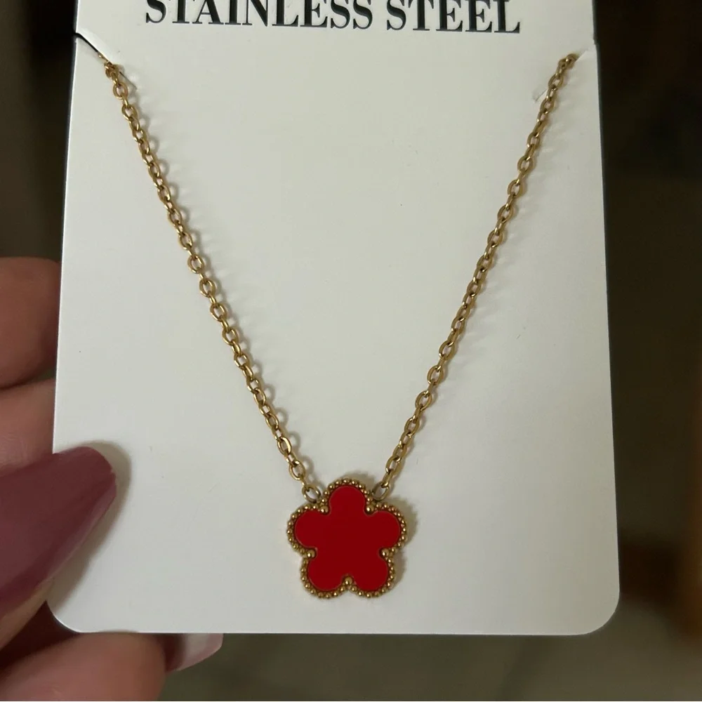 Gold and Red Clover Pendant Necklace - Picture 11 of 12